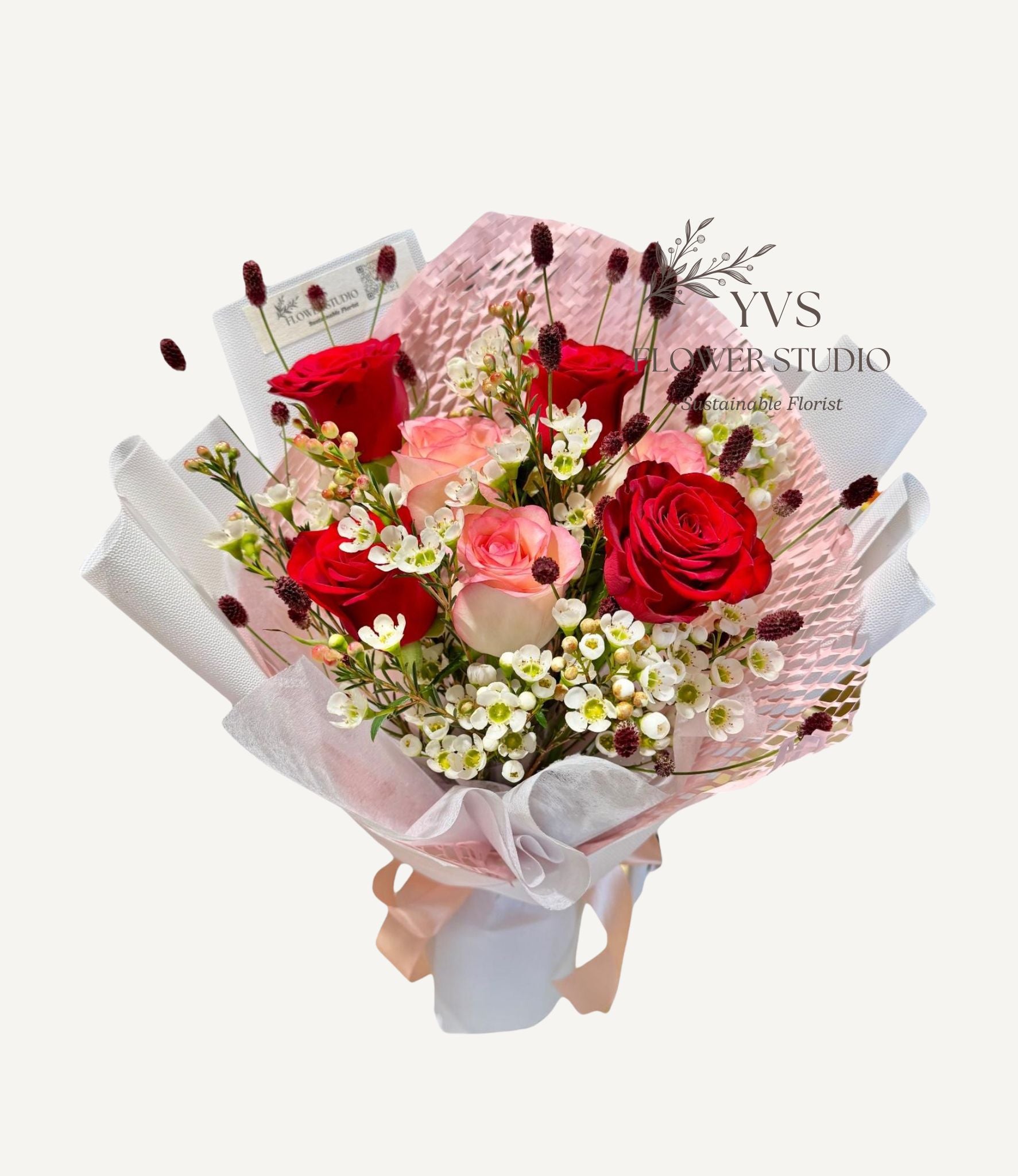 Fresh red and pink mixed r7 oses bouquet